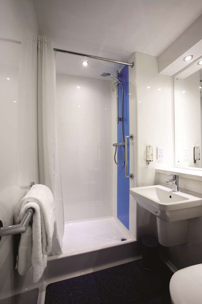 Travelodge Basildon Wickford Room photo