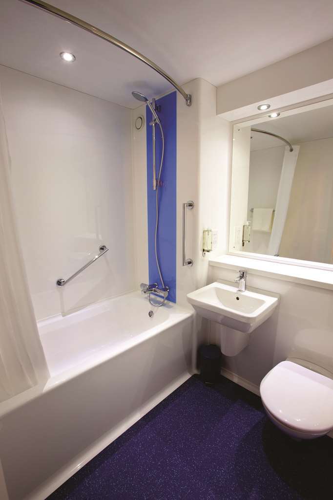 Travelodge Basildon Wickford Room photo