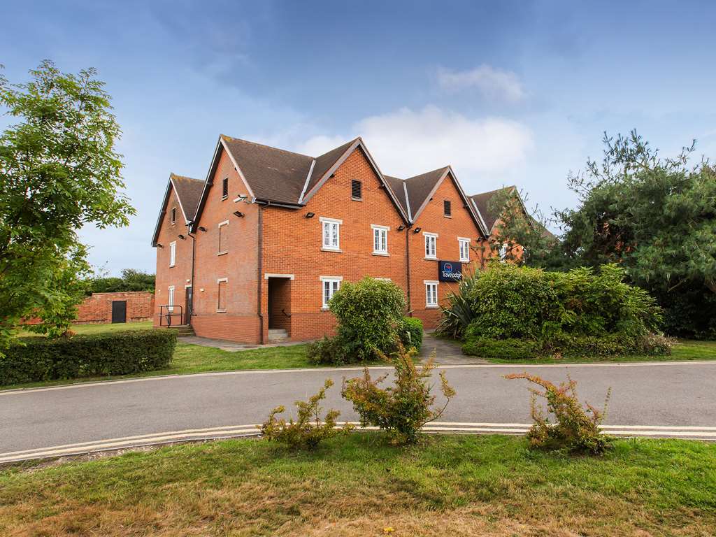 Travelodge Basildon Wickford Exterior photo